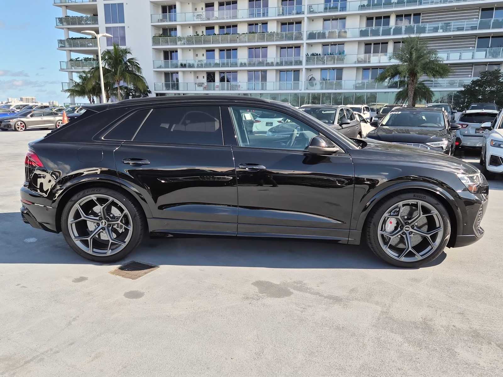 Thumbnail: 2026 Audi RS Q8 - 7