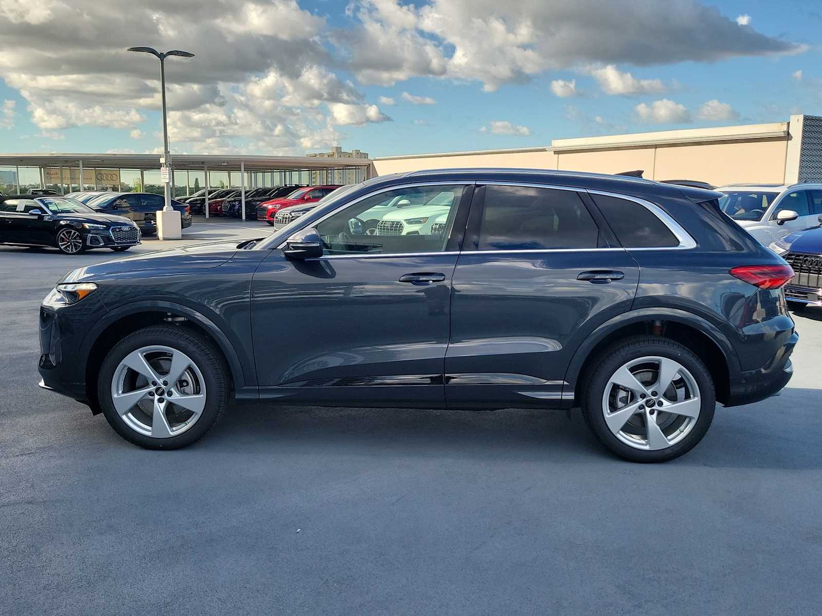 Thumbnail: 2025 Audi Q5 - 3