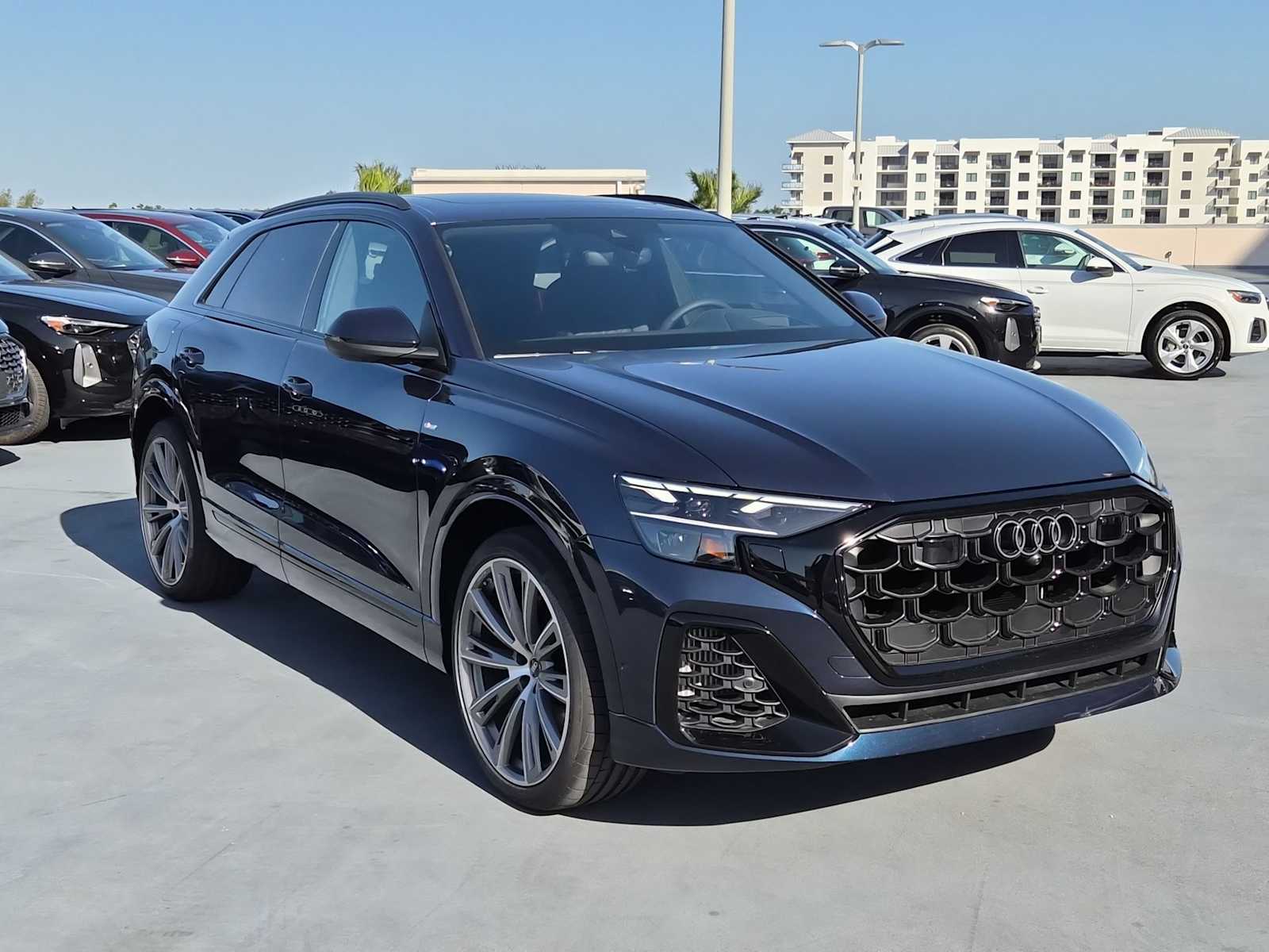 Thumbnail: 2026 Audi Q8 - 8