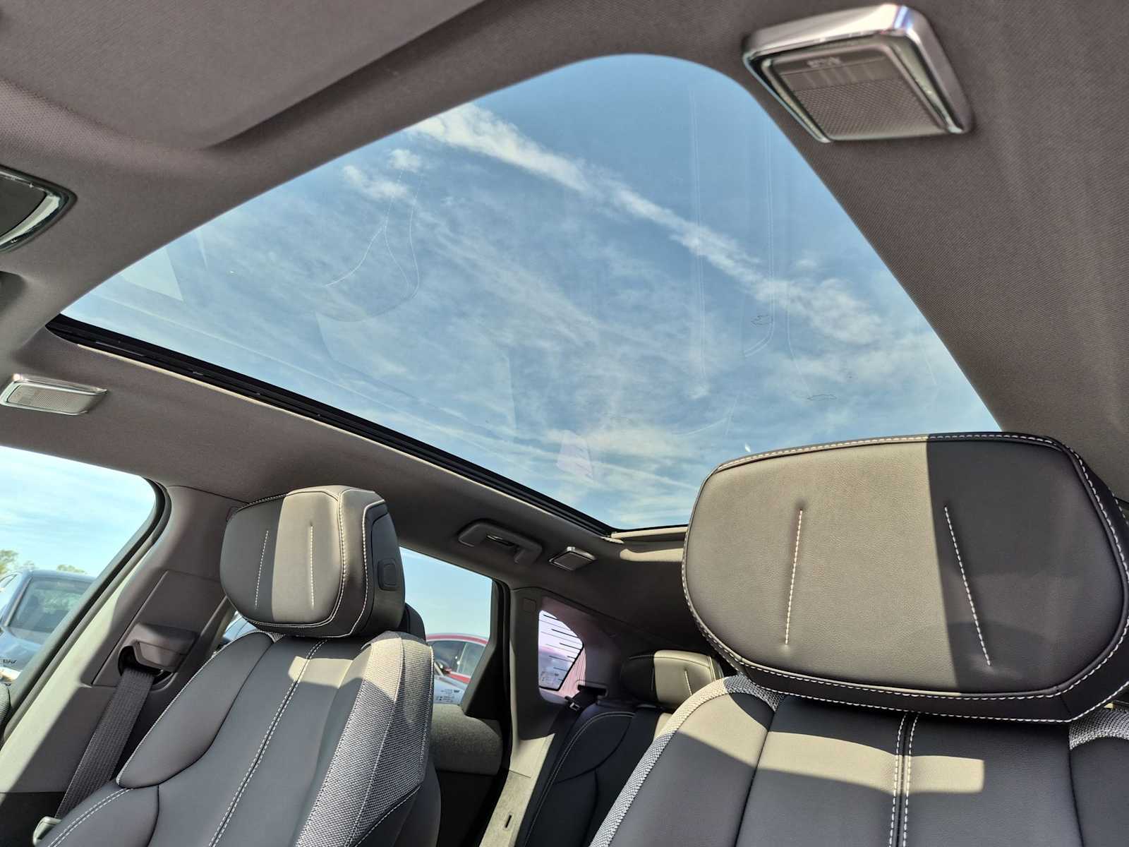 Thumbnail: 2025 Cadillac Optiq - 18