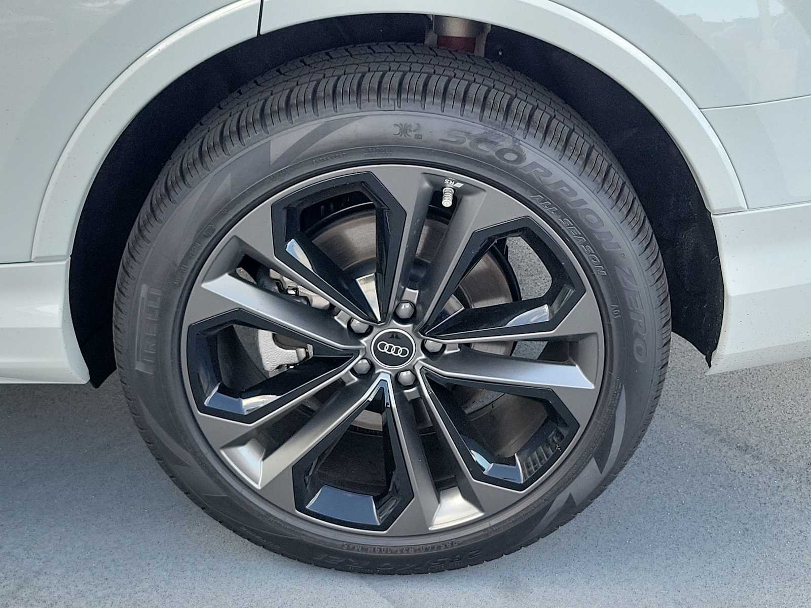 Thumbnail: 2025 Audi Q7 - 12