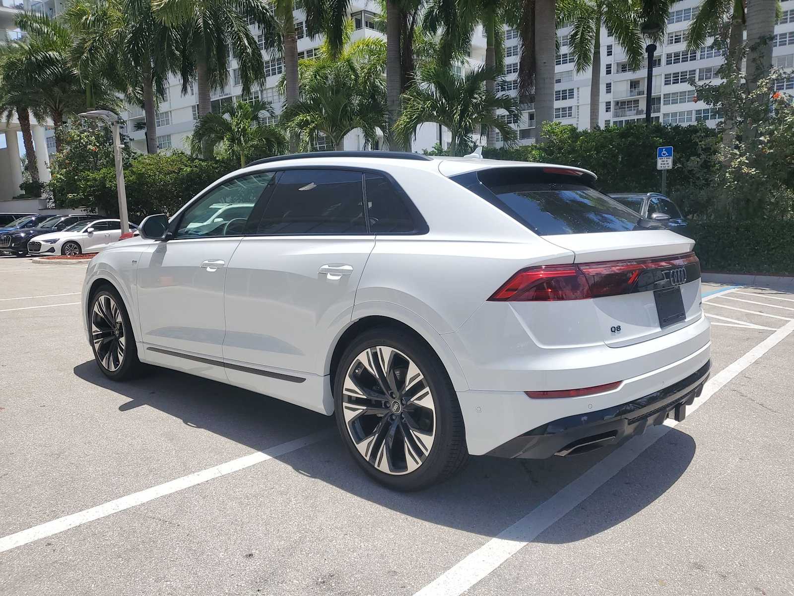 Thumbnail: 2025 Audi Q8 - 4