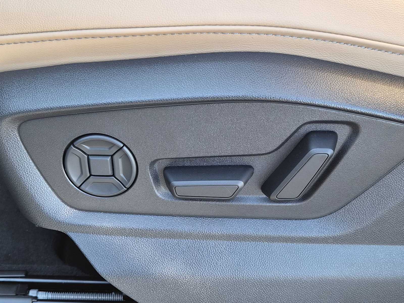 Thumbnail: 2026 Audi Q7 - 16