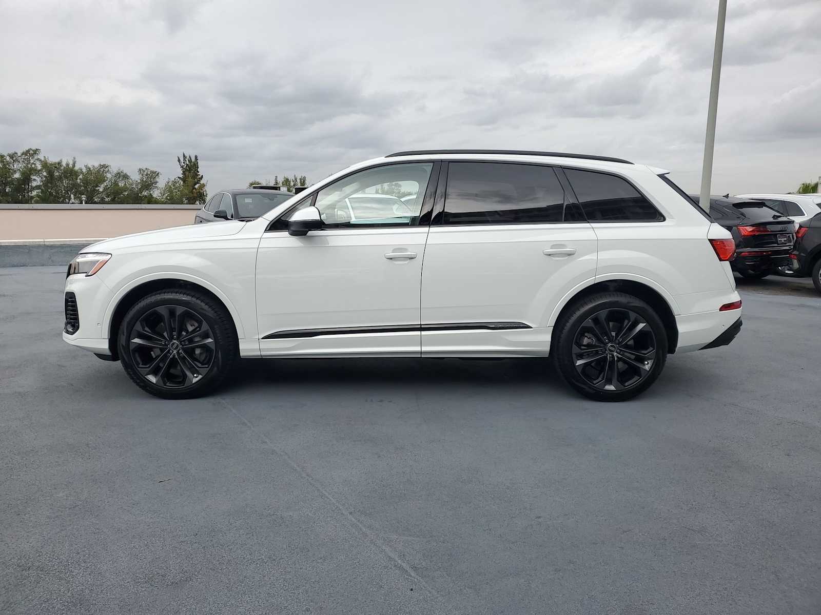 Thumbnail: 2025 Audi Q7 - 3