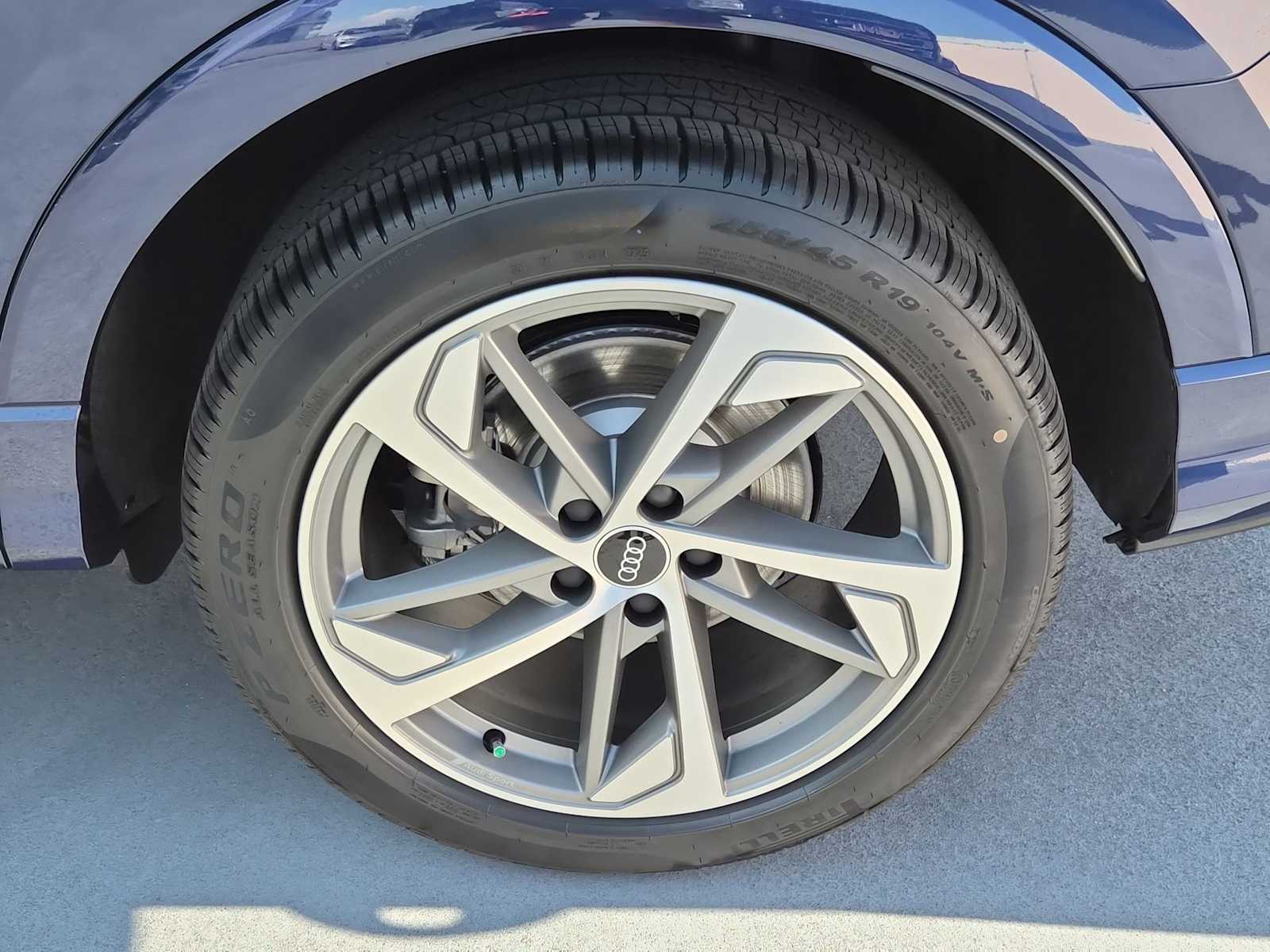 Thumbnail: 2025 Audi Q3 - 12