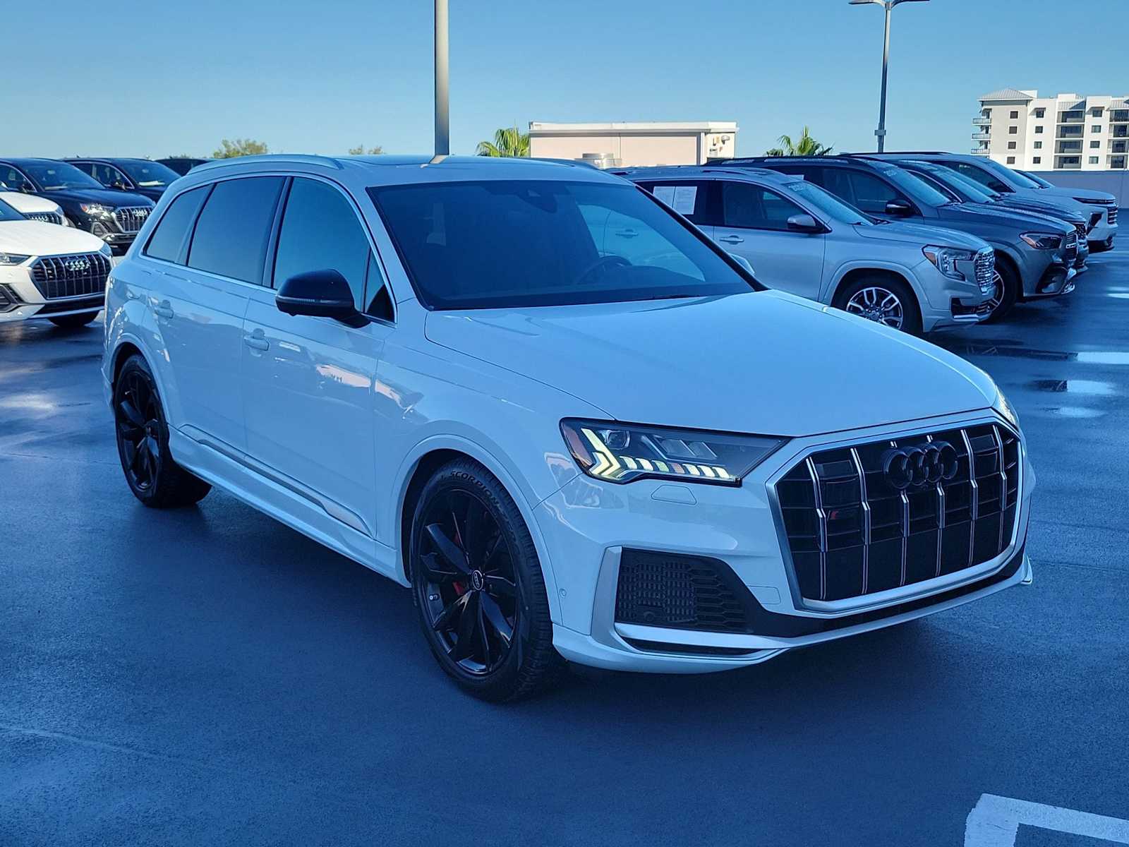 Thumbnail: 2023 Audi SQ7 - 8