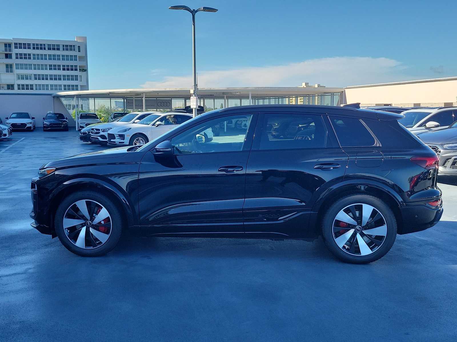 Thumbnail: 2025 Audi SQ6 e-tron - 3