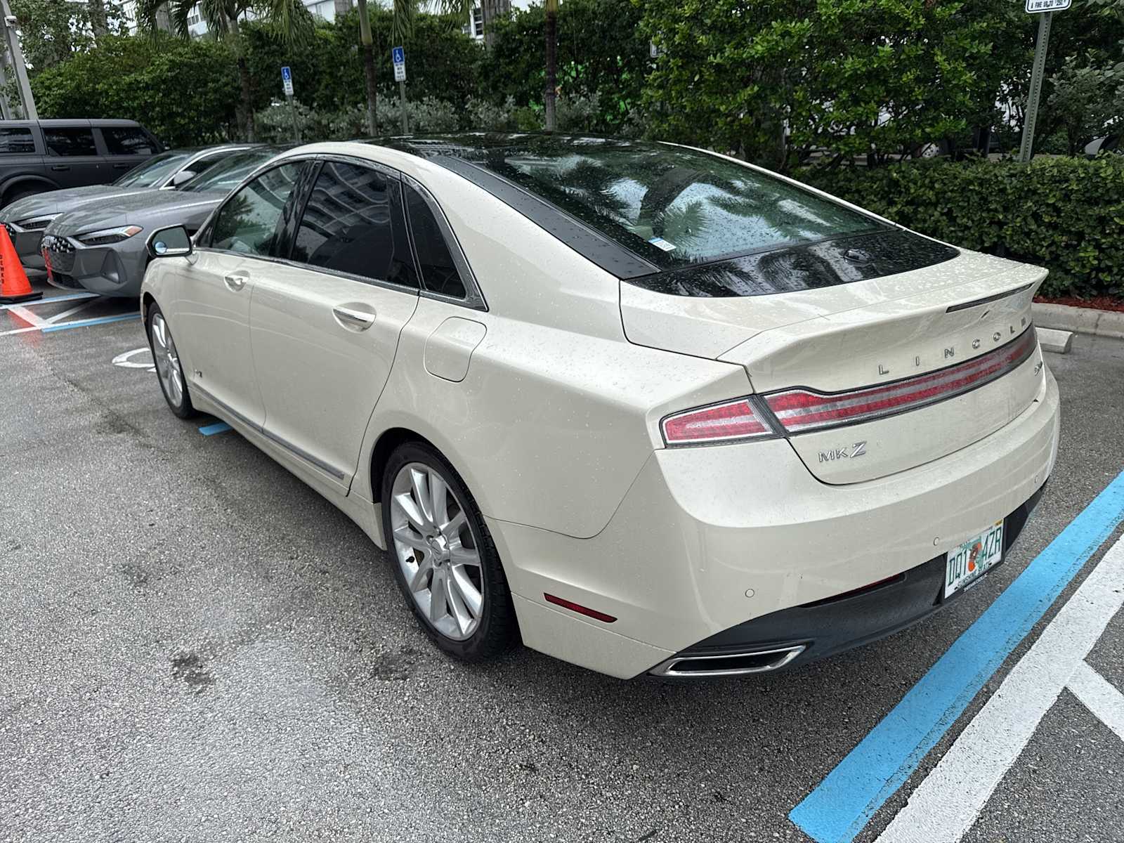 Thumbnail: 2016 Lincoln MKZ - 4