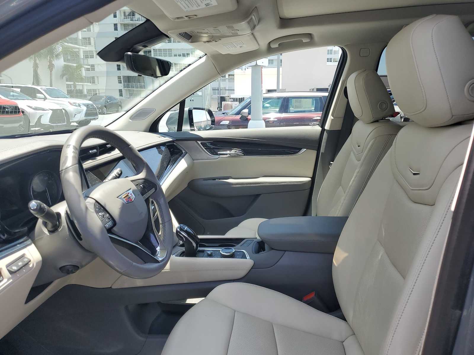 Thumbnail: 2023 Cadillac XT6 - 12
