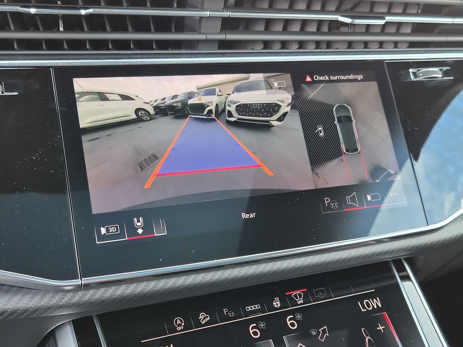 Thumbnail: 2026 Audi RS Q8 - 24