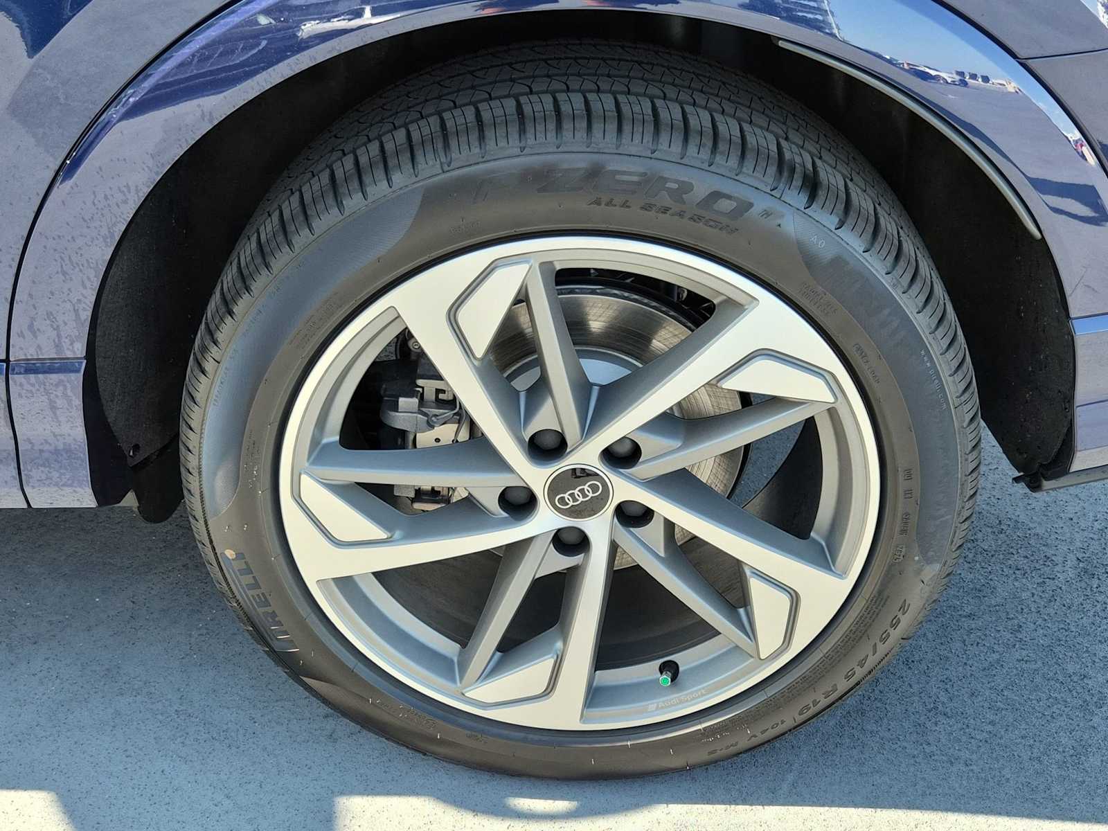 Thumbnail: 2025 Audi Q3 - 12