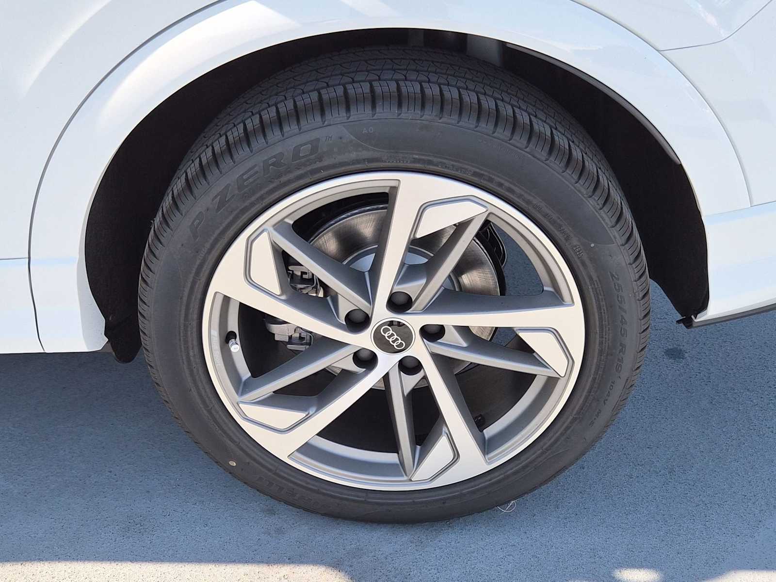 Thumbnail: 2025 Audi Q3 - 12