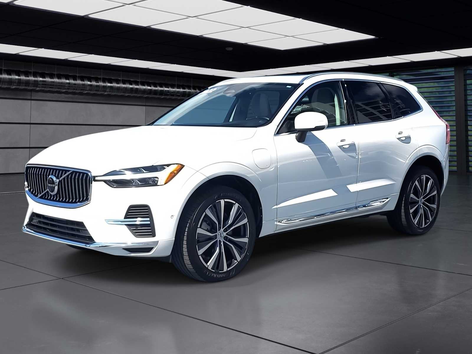 Thumbnail: 2022 Volvo XC60 - 1