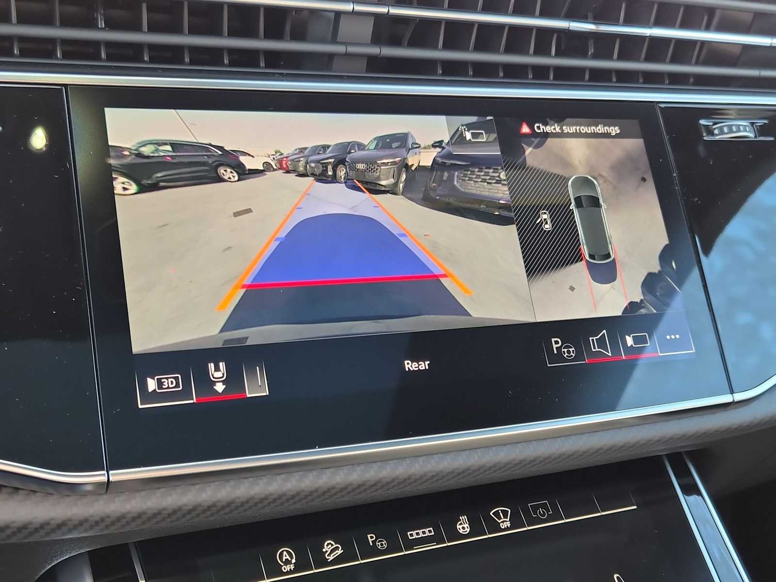 Thumbnail: 2026 Audi Q8 - 24