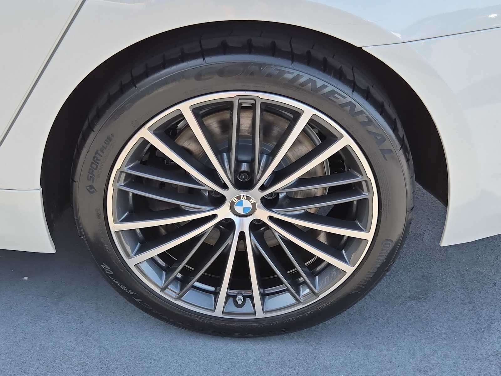 Thumbnail: 2023 BMW 5 Series - 12