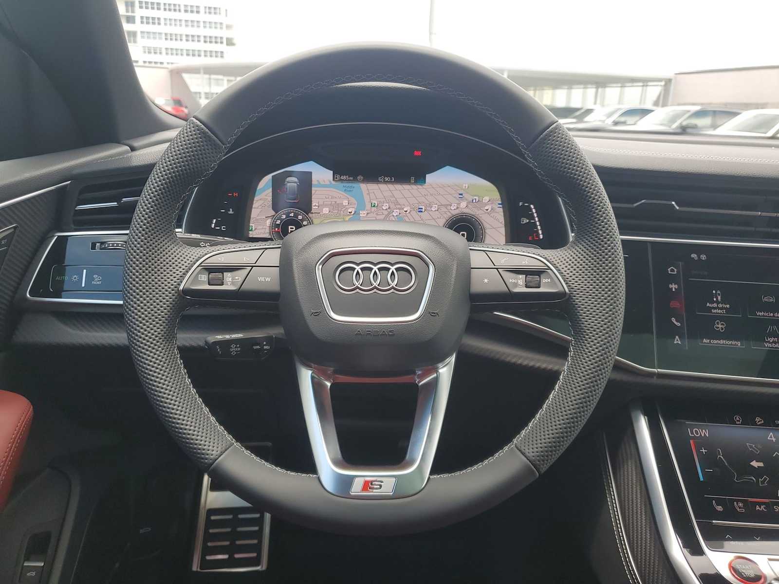 Thumbnail: 2025 Audi SQ8 - 16