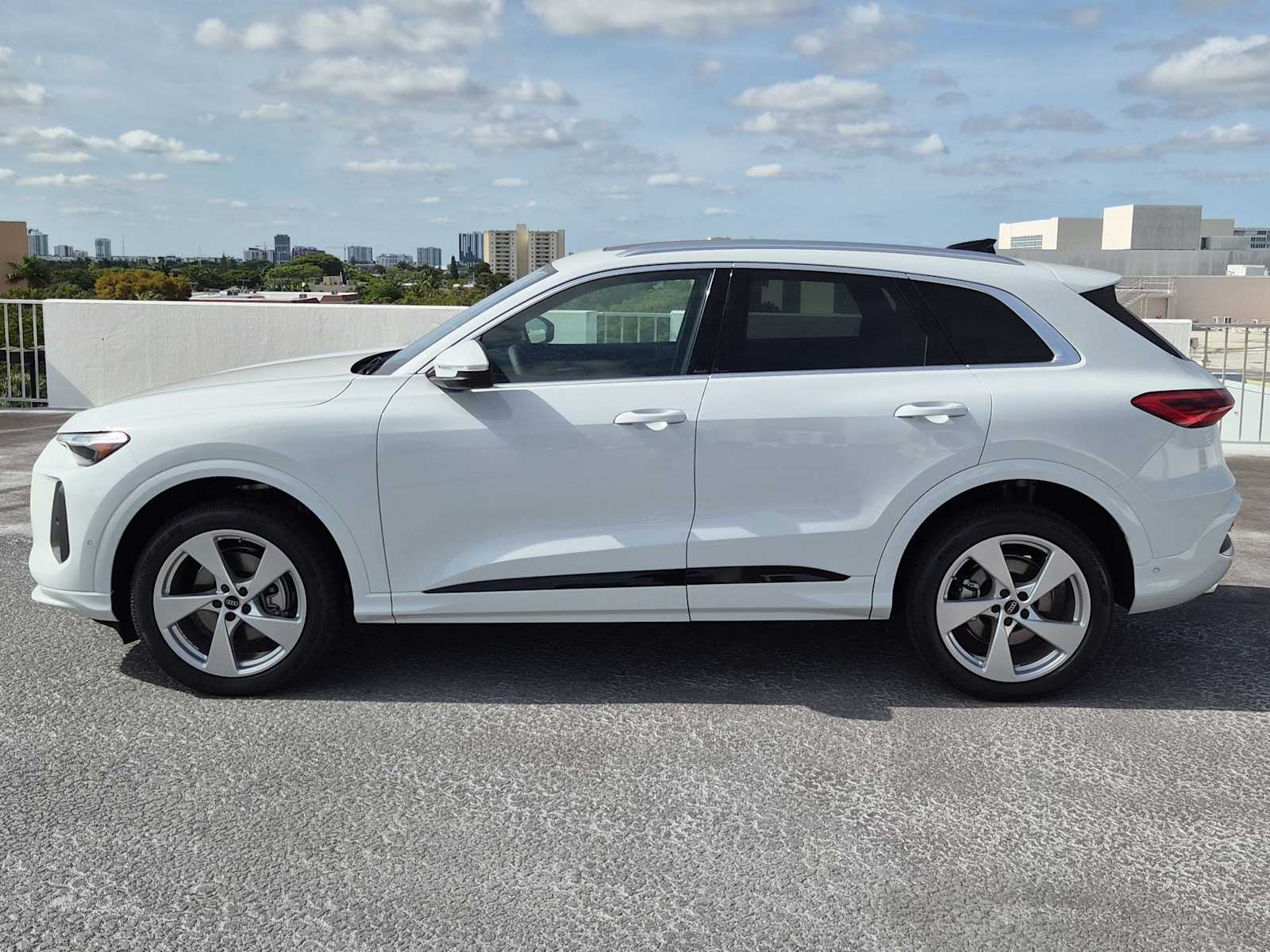 Thumbnail: 2025 Audi Q5 - 3