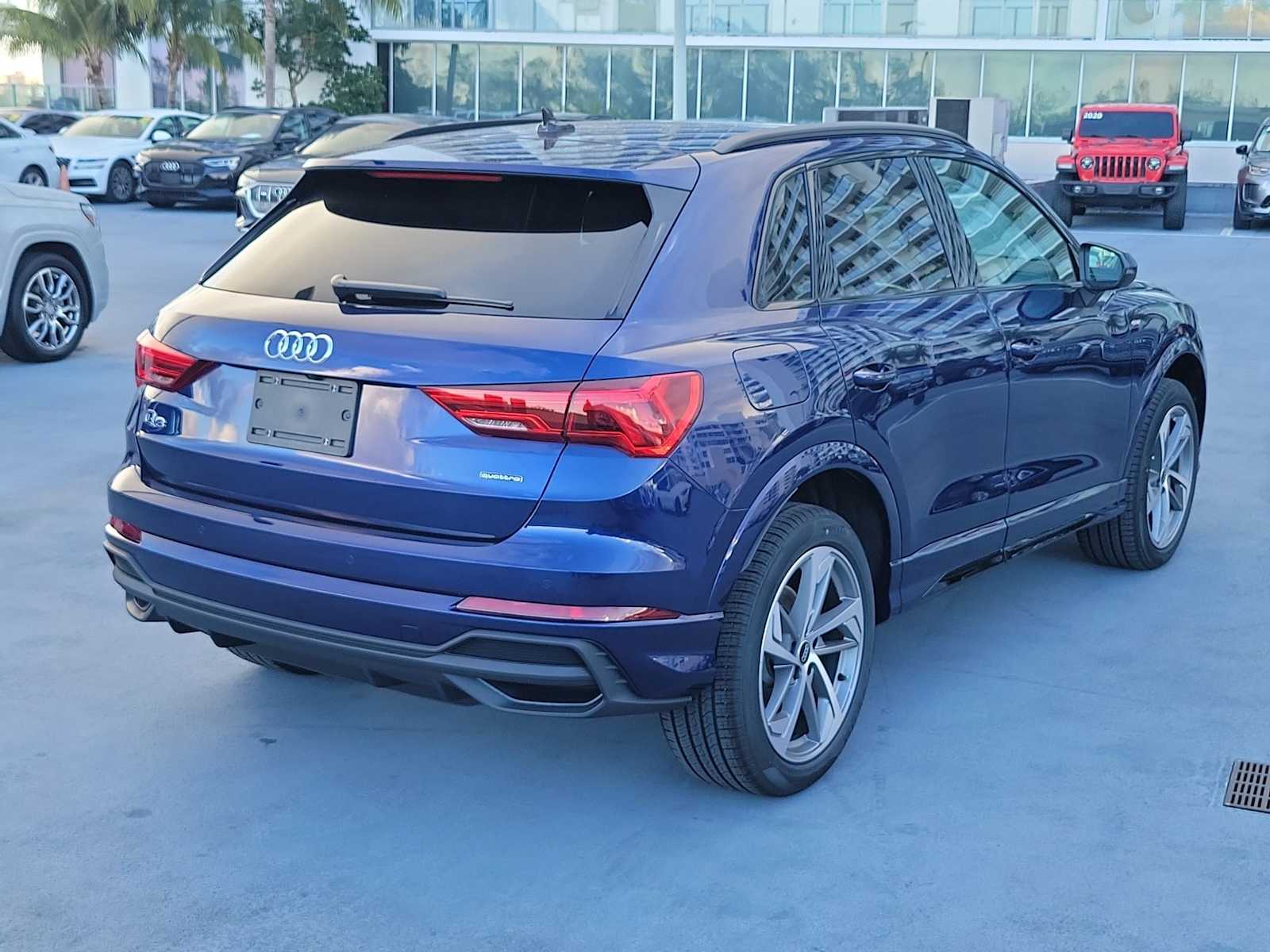 Thumbnail: 2025 Audi Q3 - 6