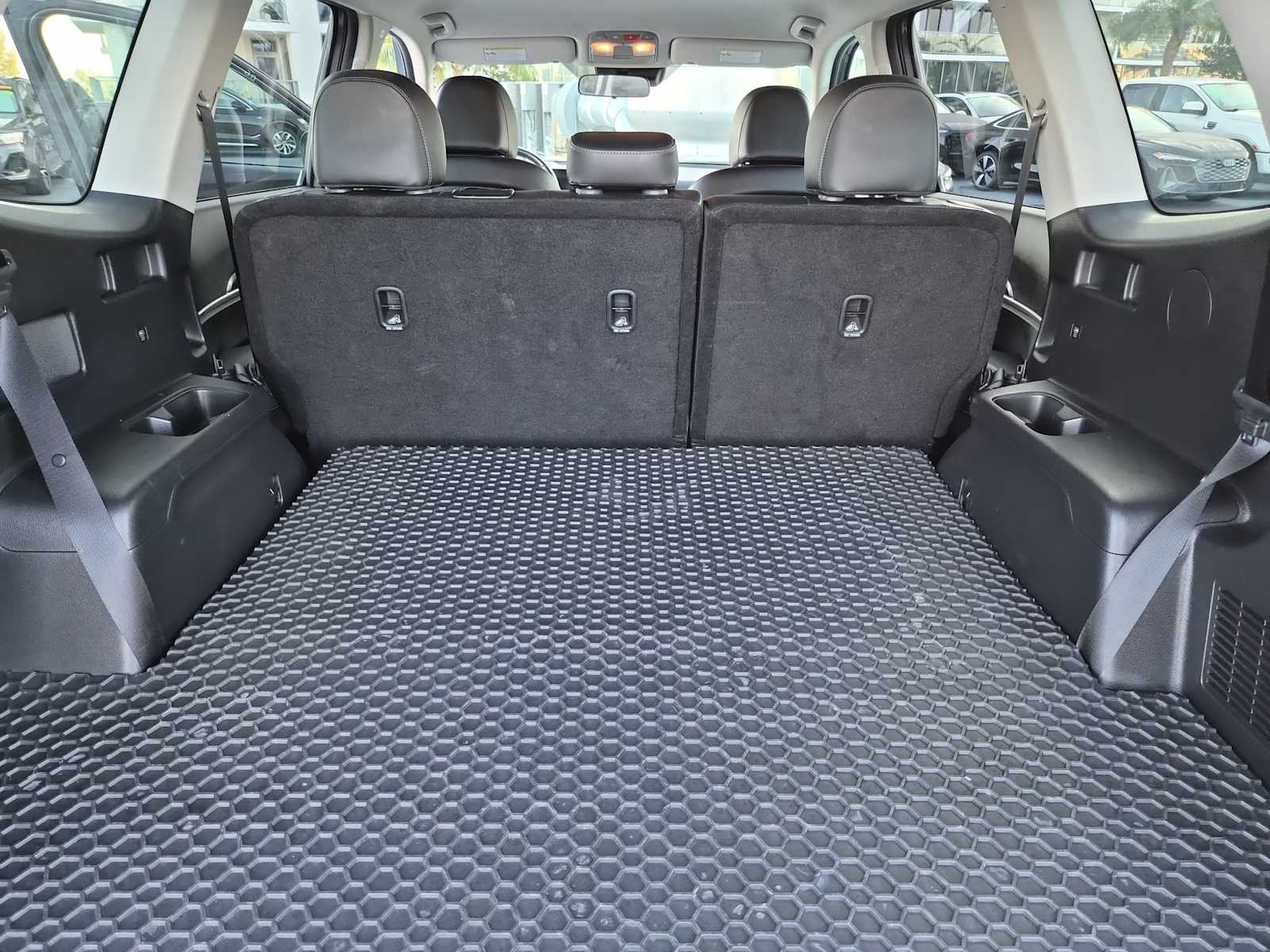 Thumbnail: 2023 Kia Telluride - 25