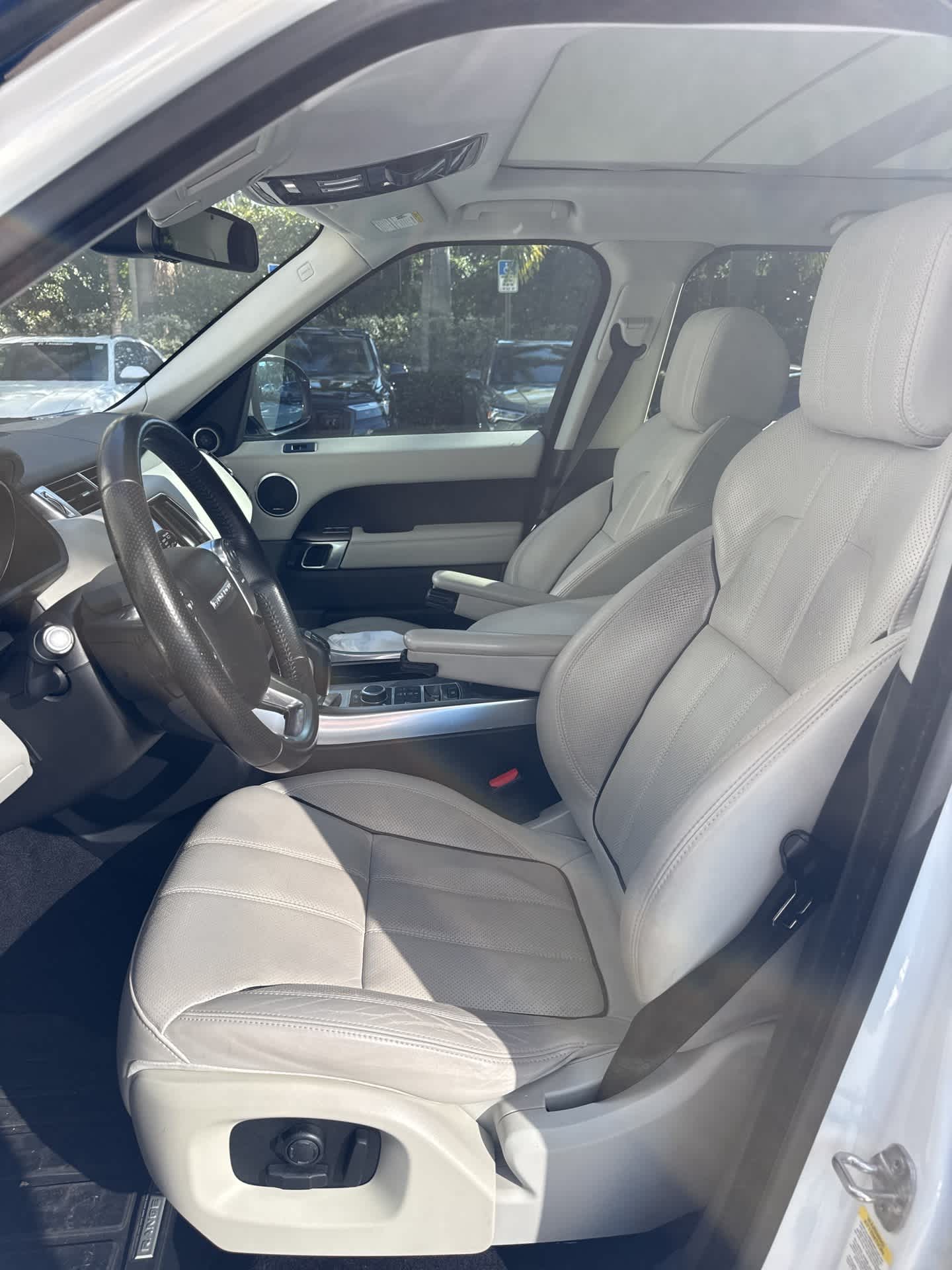 Thumbnail: 2016 Land Rover Range Rover Sport - 2