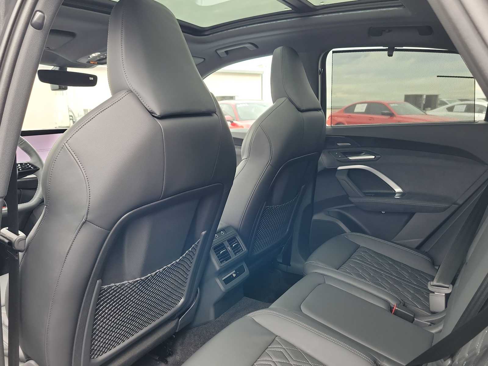 Thumbnail: 2026 Audi SQ5 - 17