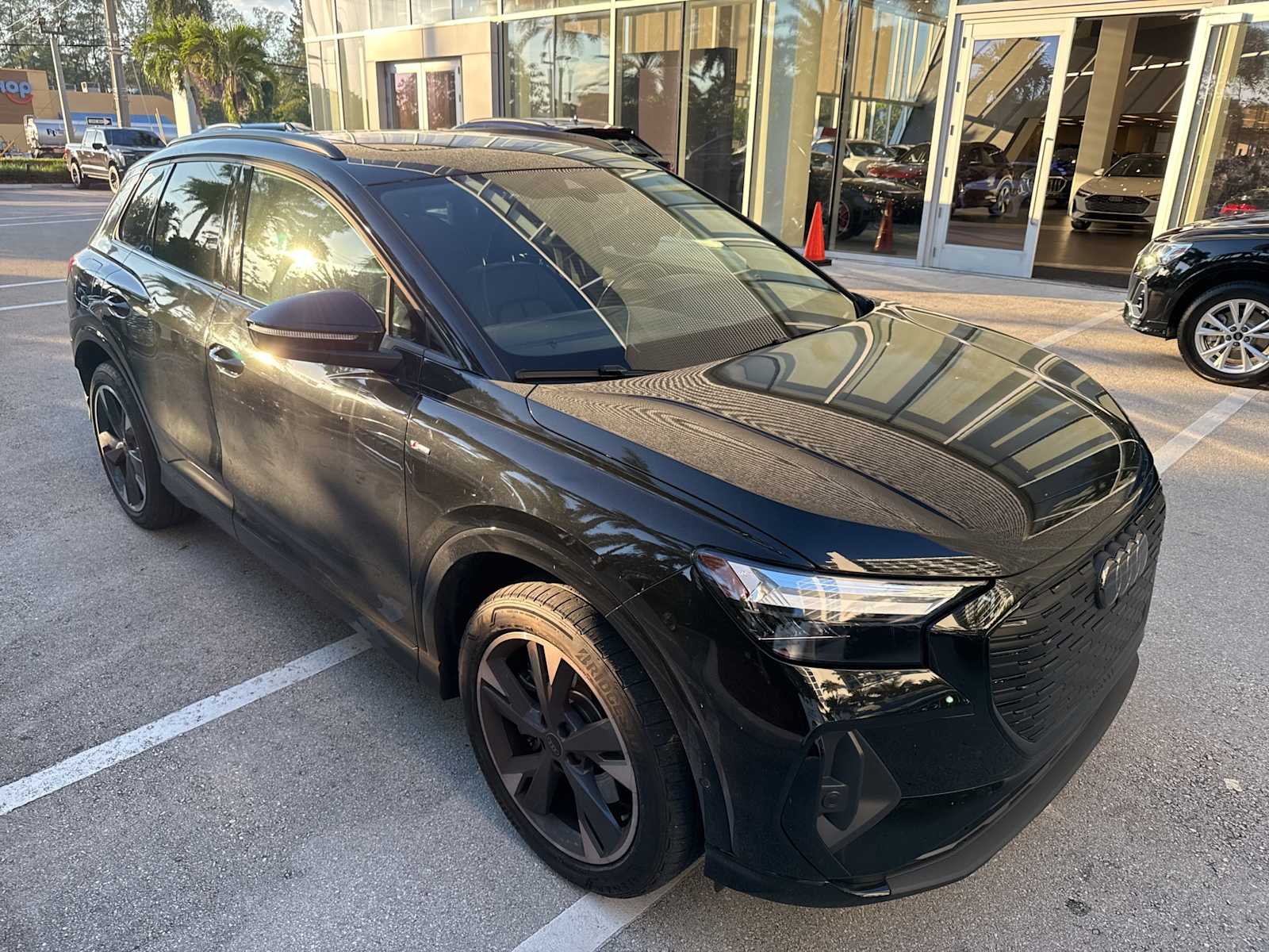 Thumbnail: 2024 Audi Q4 e-tron - 2