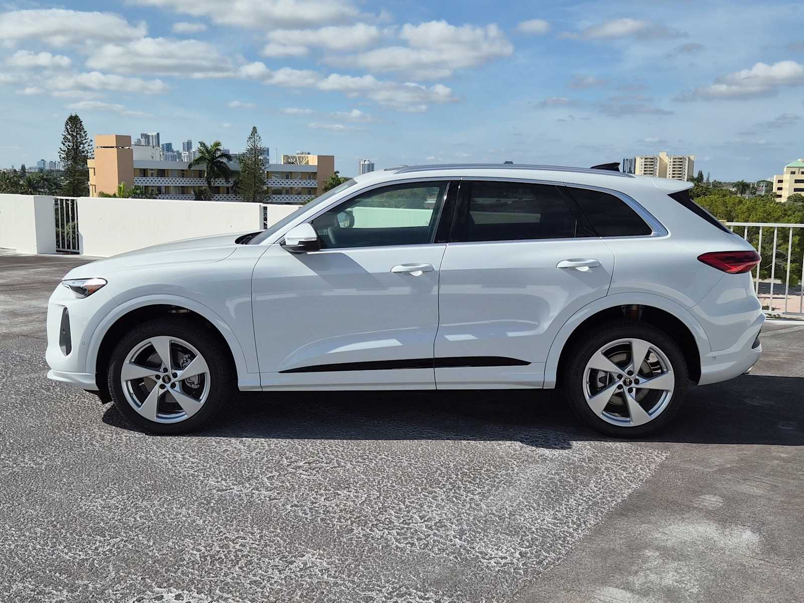 Thumbnail: 2025 Audi Q5 - 3