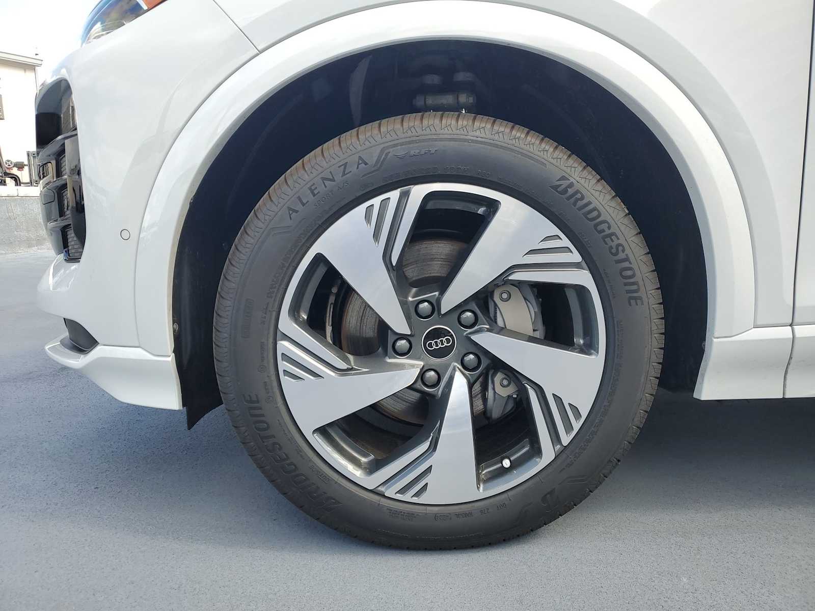 Thumbnail: 2025 Audi Q6 e-tron - 10