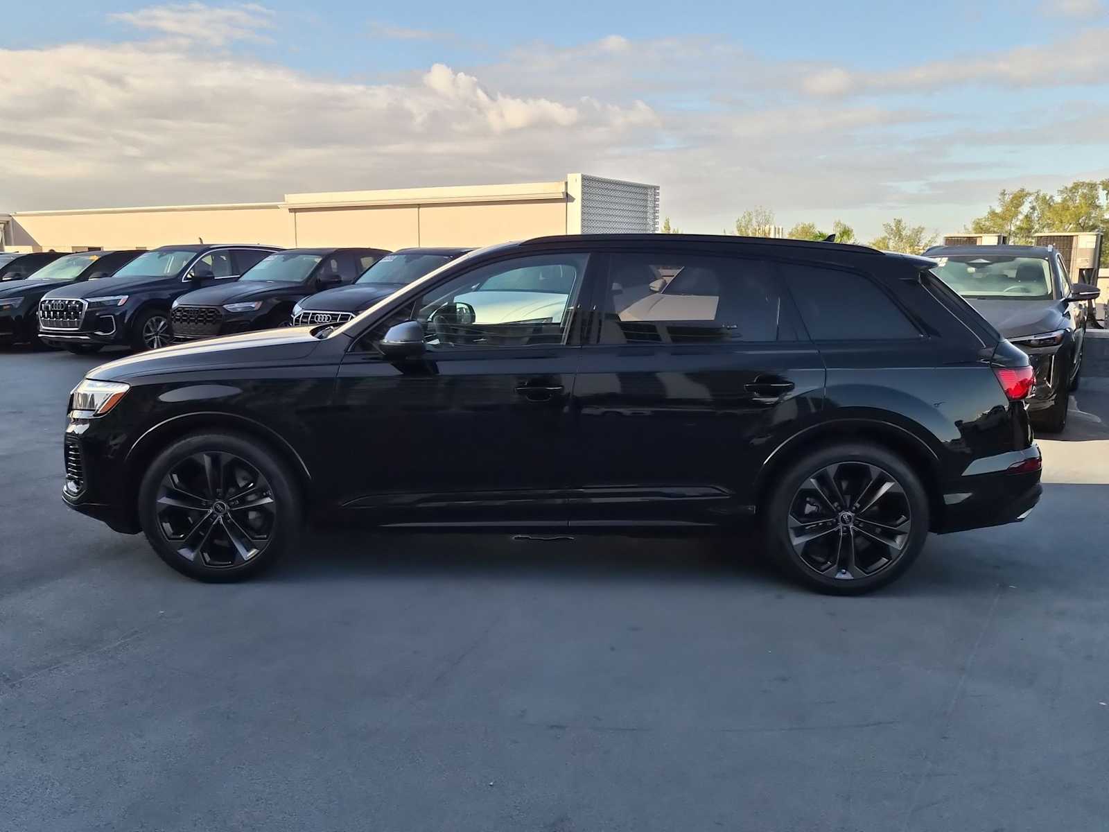 Thumbnail: 2026 Audi Q7 - 3