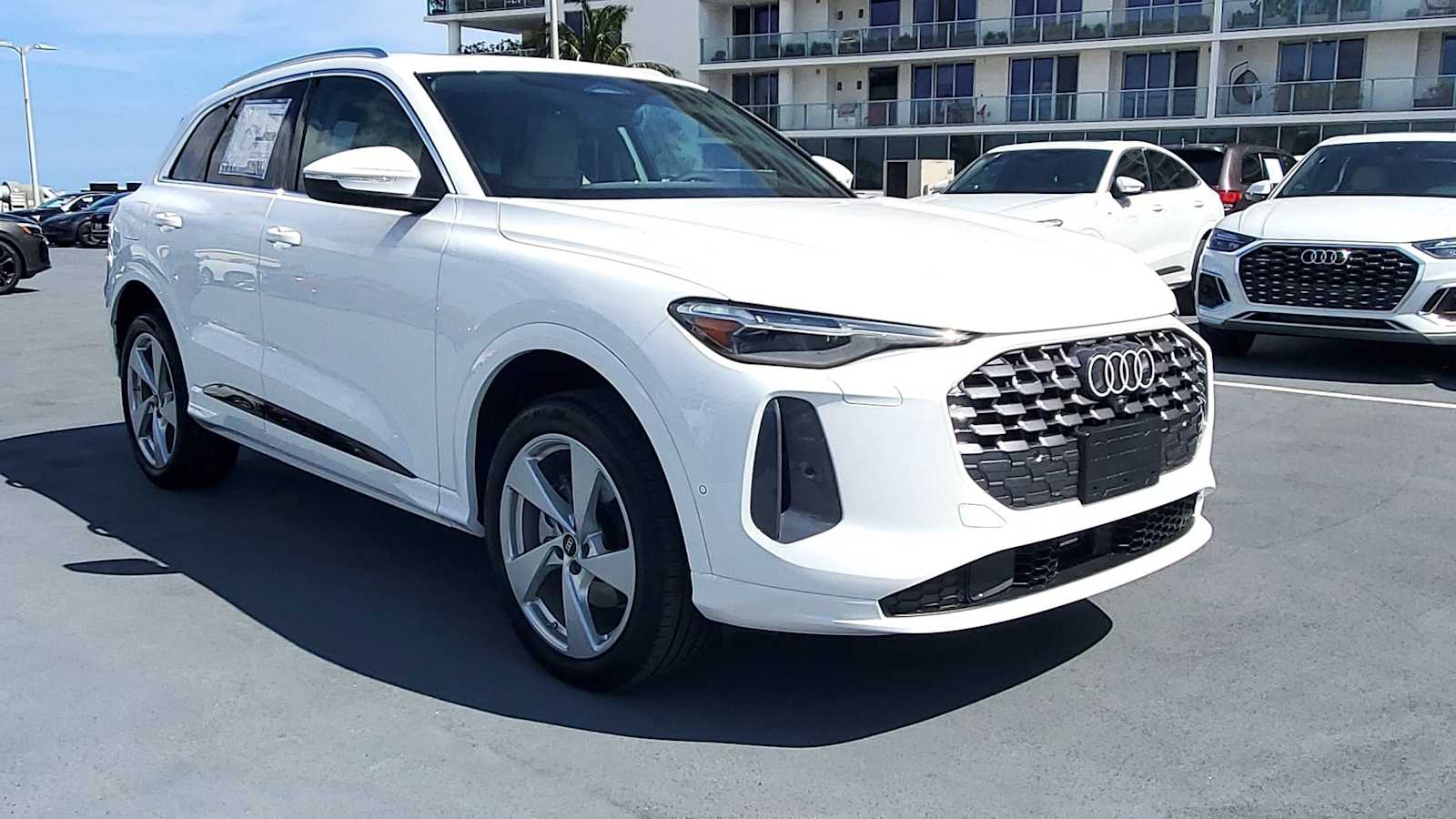 Thumbnail: 2025 Audi Q5 - 8