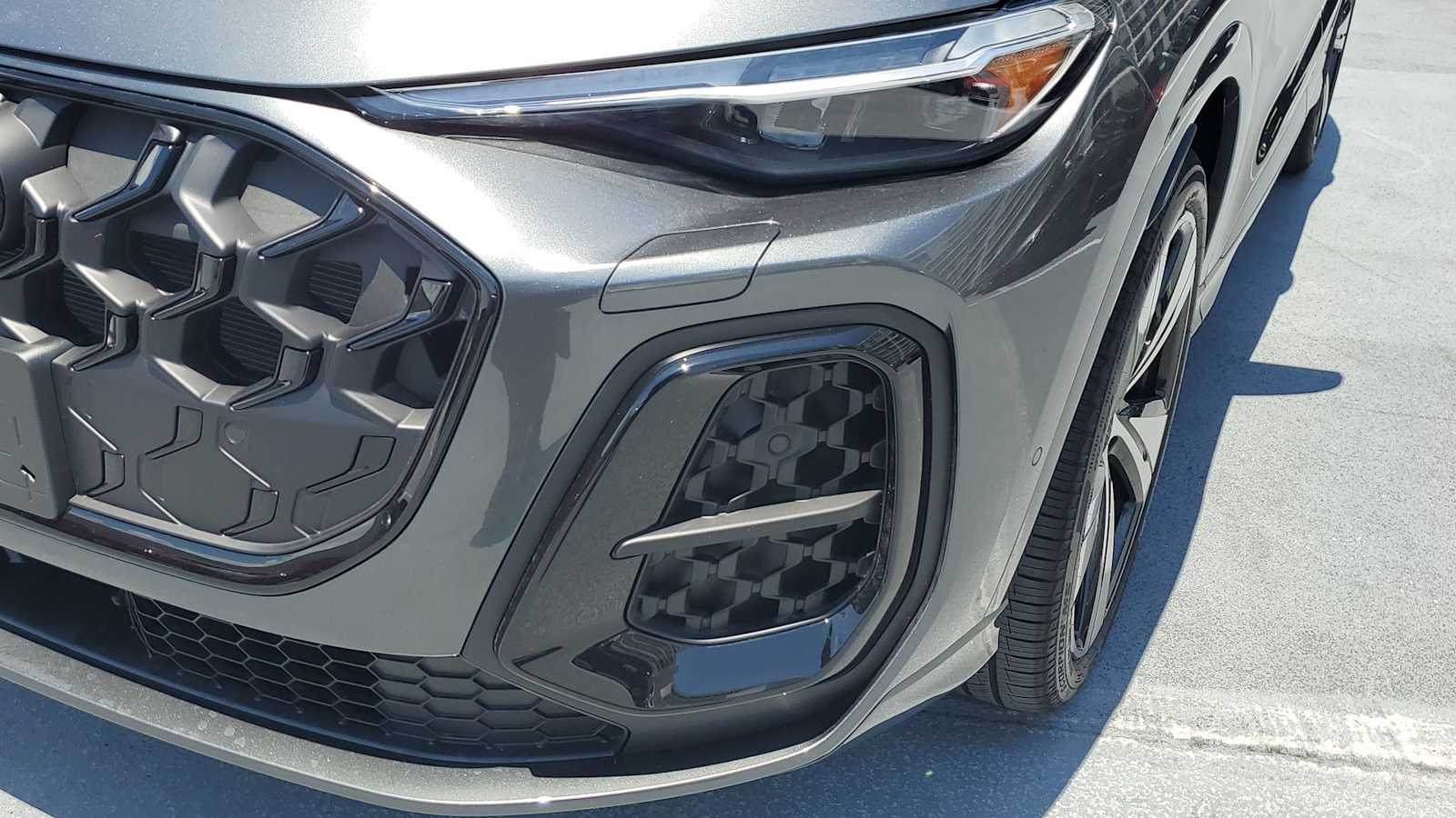 Thumbnail: 2026 Audi SQ5 - 10