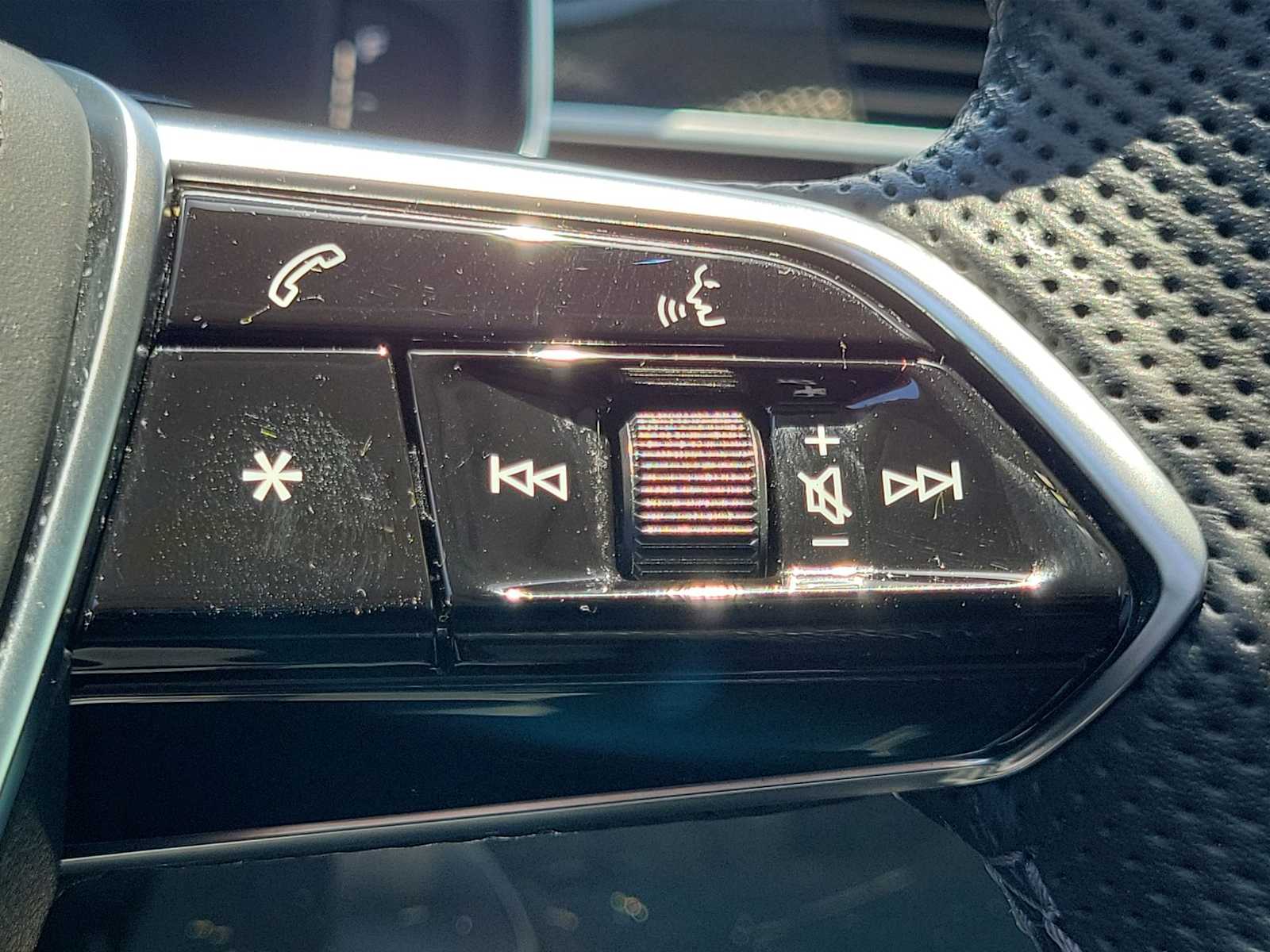 Thumbnail: 2023 Audi S8 - 24