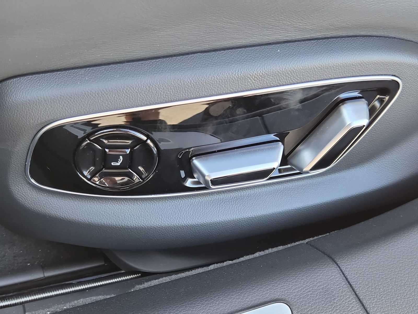 Thumbnail: 2025 Audi S8 - 16