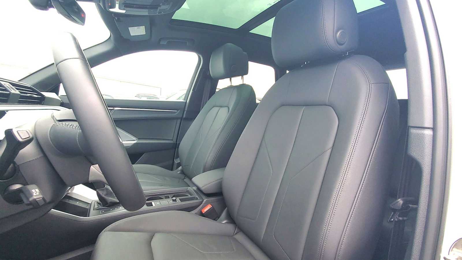 Thumbnail: 2023 Audi Q3 - 16