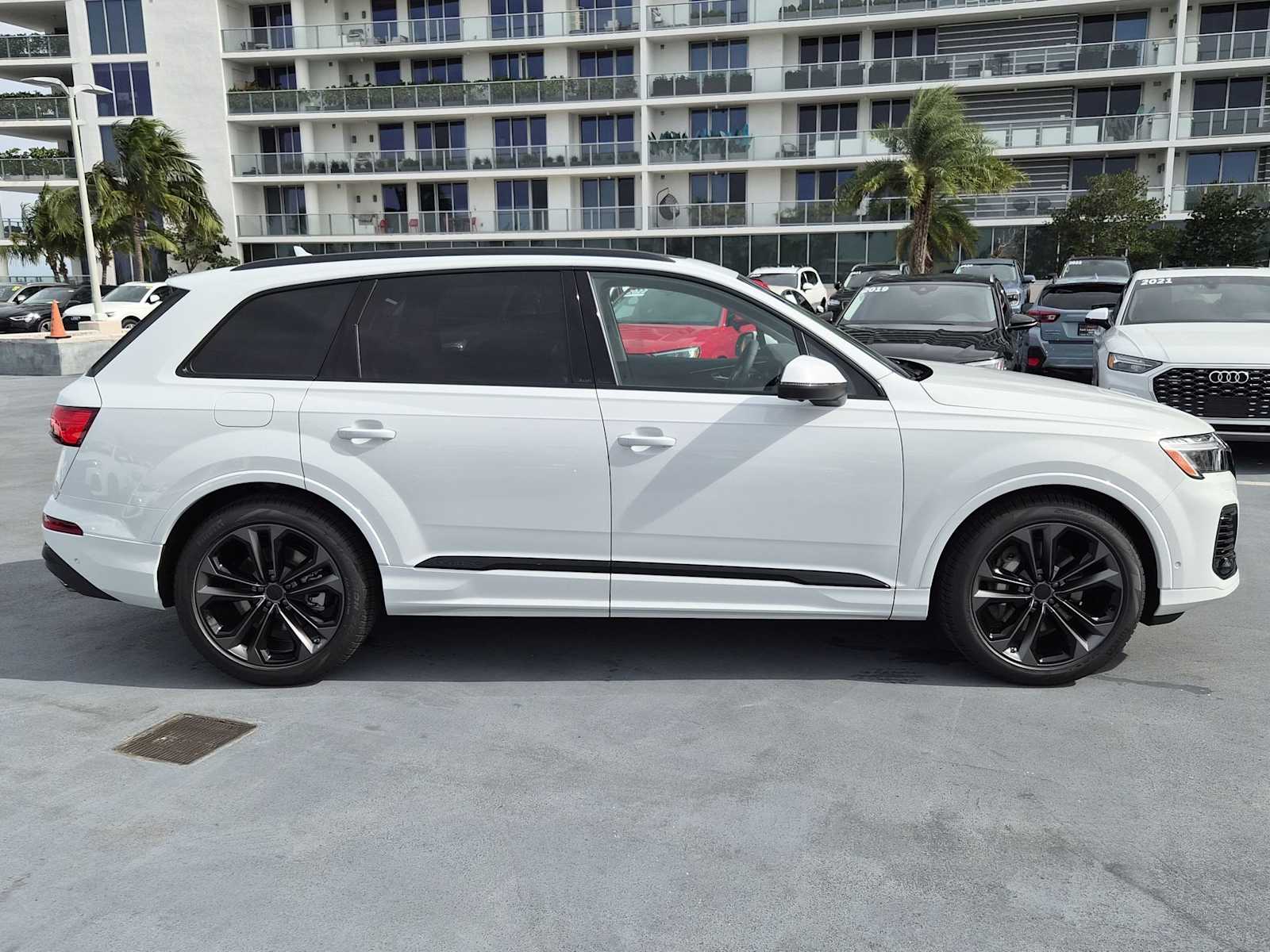 Thumbnail: 2026 Audi Q7 - 7