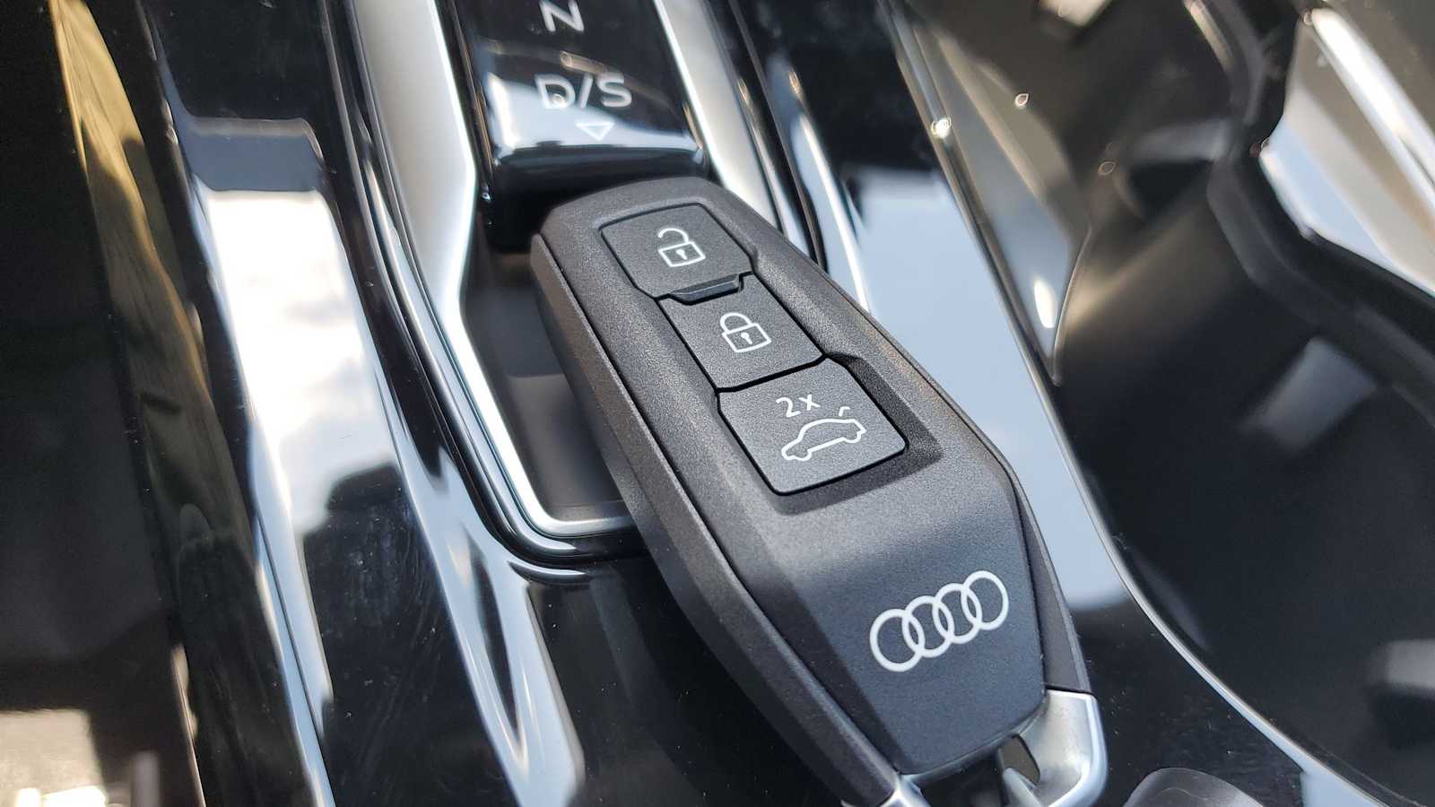 Thumbnail: 2026 Audi SQ5 - 36