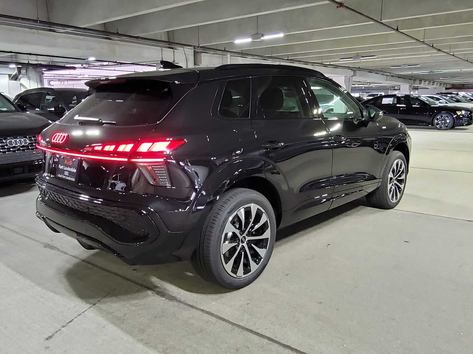 Thumbnail: 2026 Audi Q3 - 6