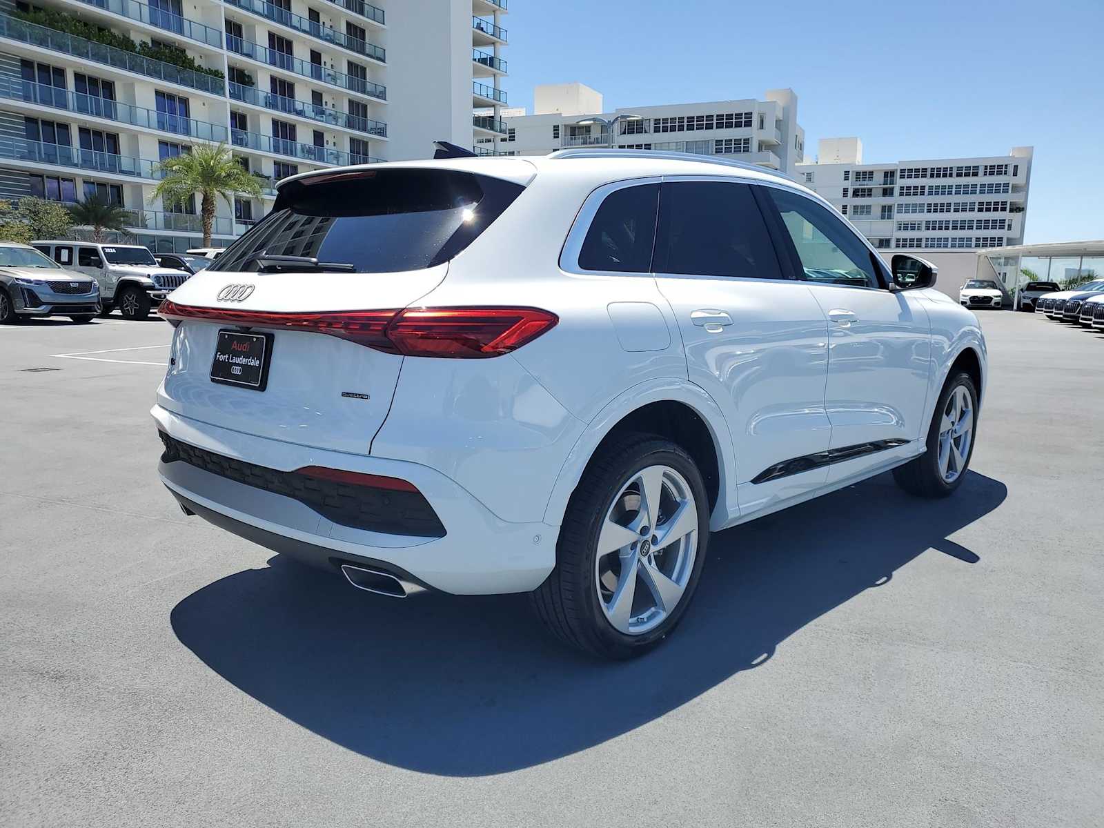 Thumbnail: 2025 Audi Q5 - 6