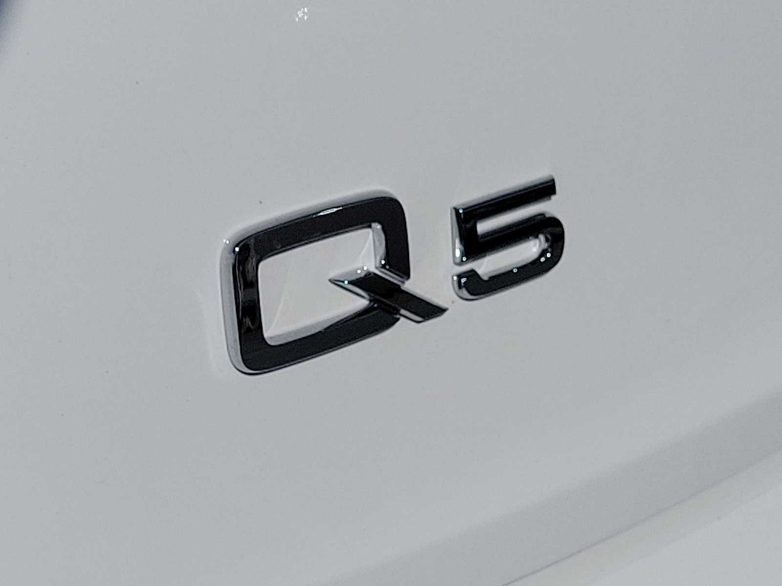 Thumbnail: 2023 Audi Q5 - 10