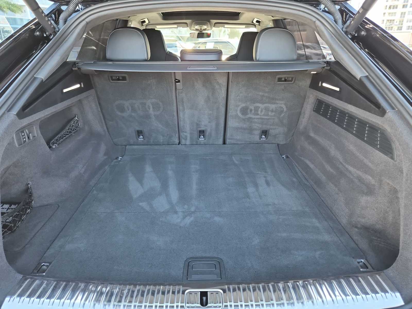 Thumbnail: 2023 Audi SQ8 - 26