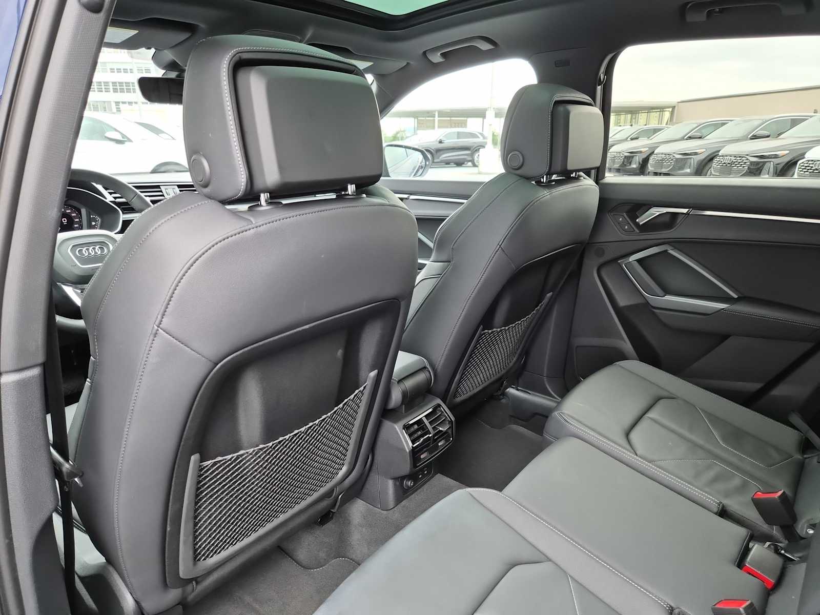 Thumbnail: 2025 Audi Q3 - 17