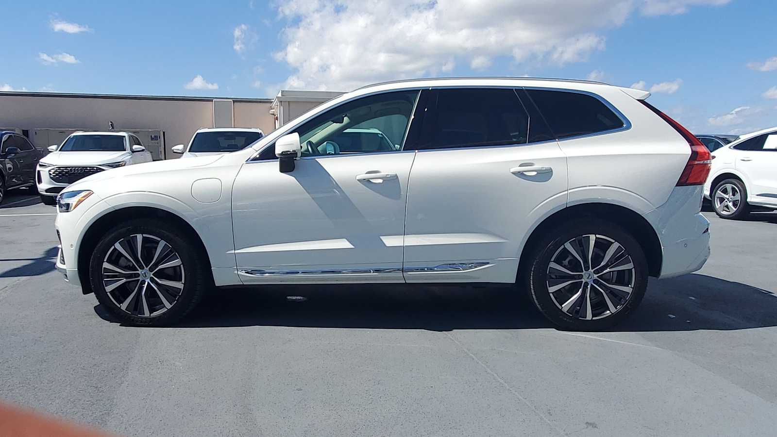 Thumbnail: 2022 Volvo XC60 - 3