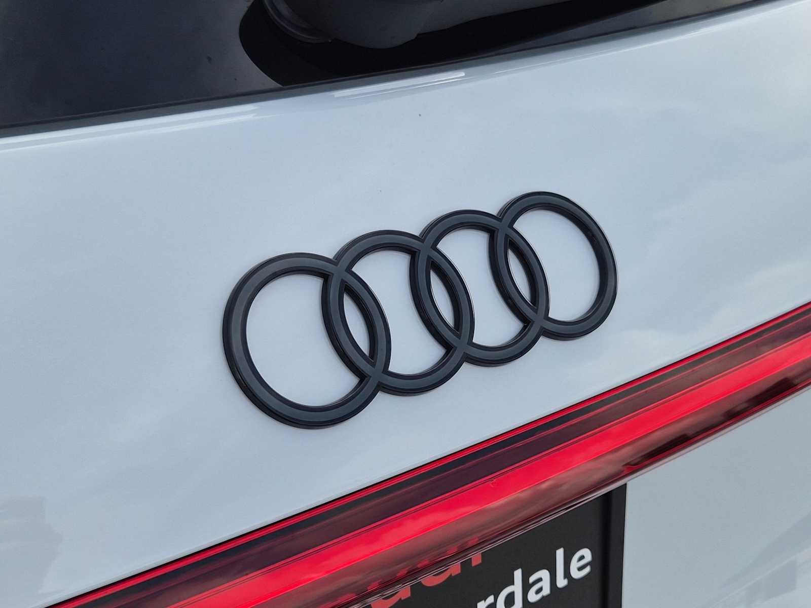 Thumbnail: 2025 Audi SQ5 - 10