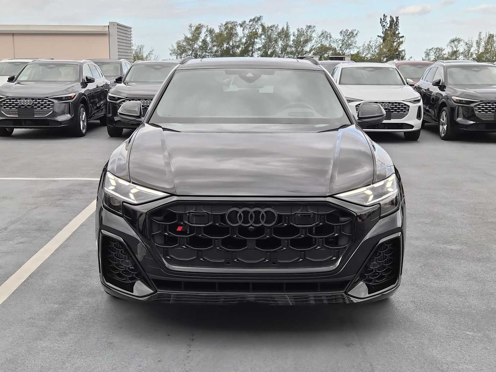 Thumbnail: 2026 Audi SQ8 - 9