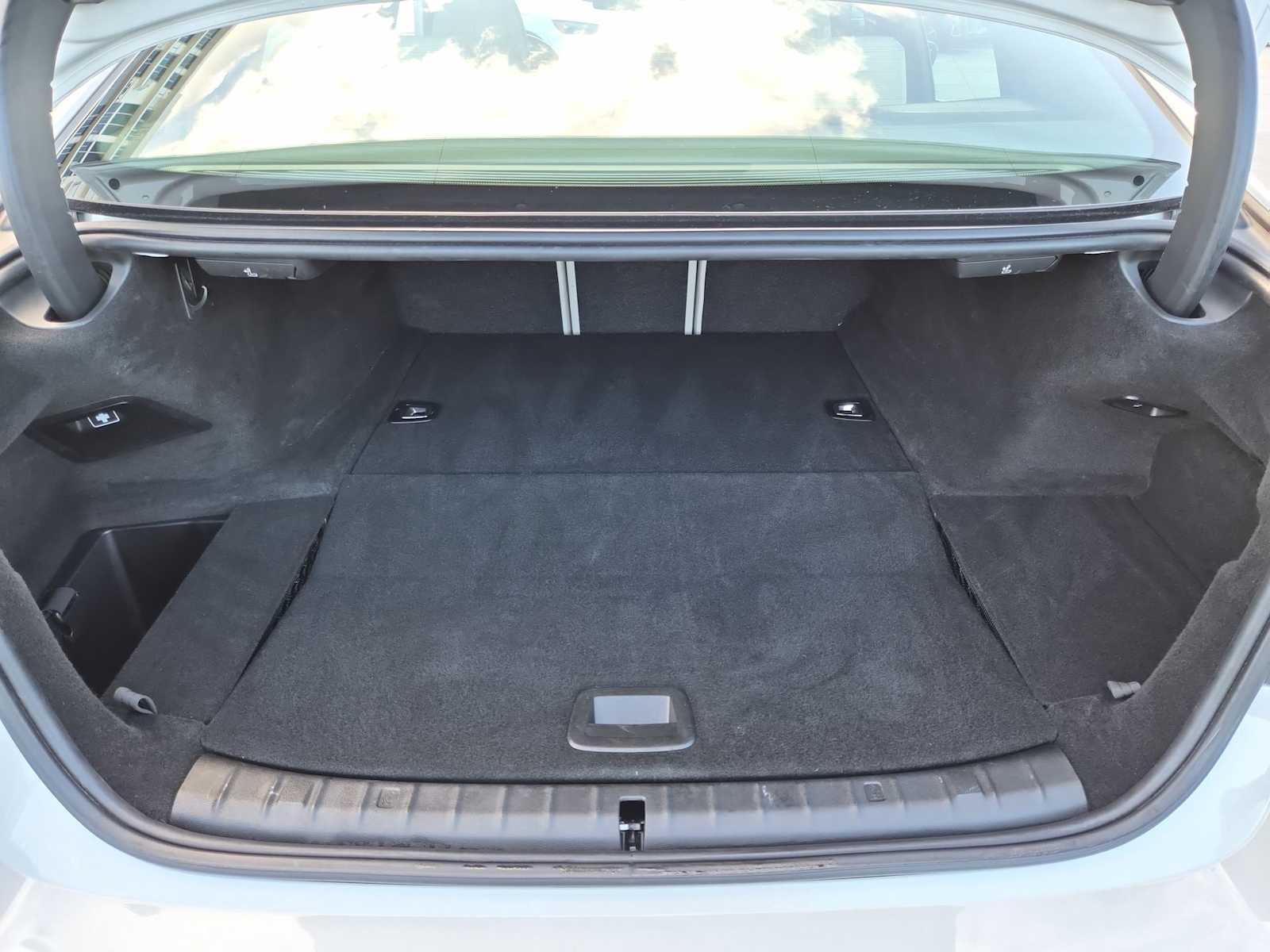 Thumbnail: 2021 BMW 5 Series - 27