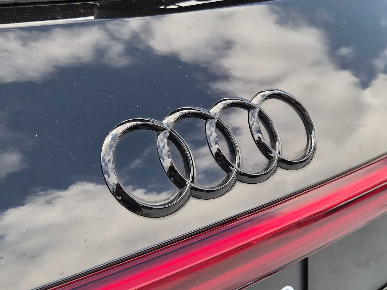 Thumbnail: 2023 Audi e-tron - 10