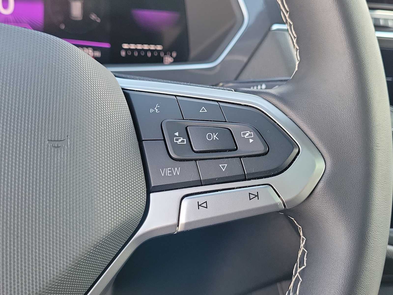 Thumbnail: 2023 Volkswagen Tiguan - 22