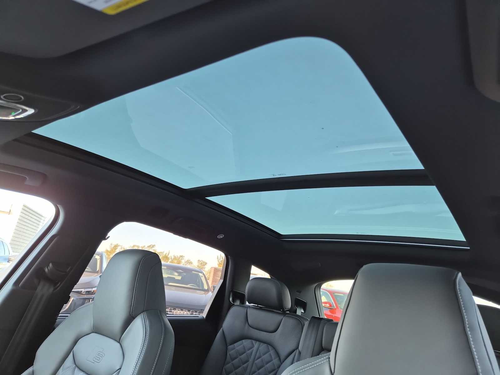 Thumbnail: 2026 Audi SQ7 - 18