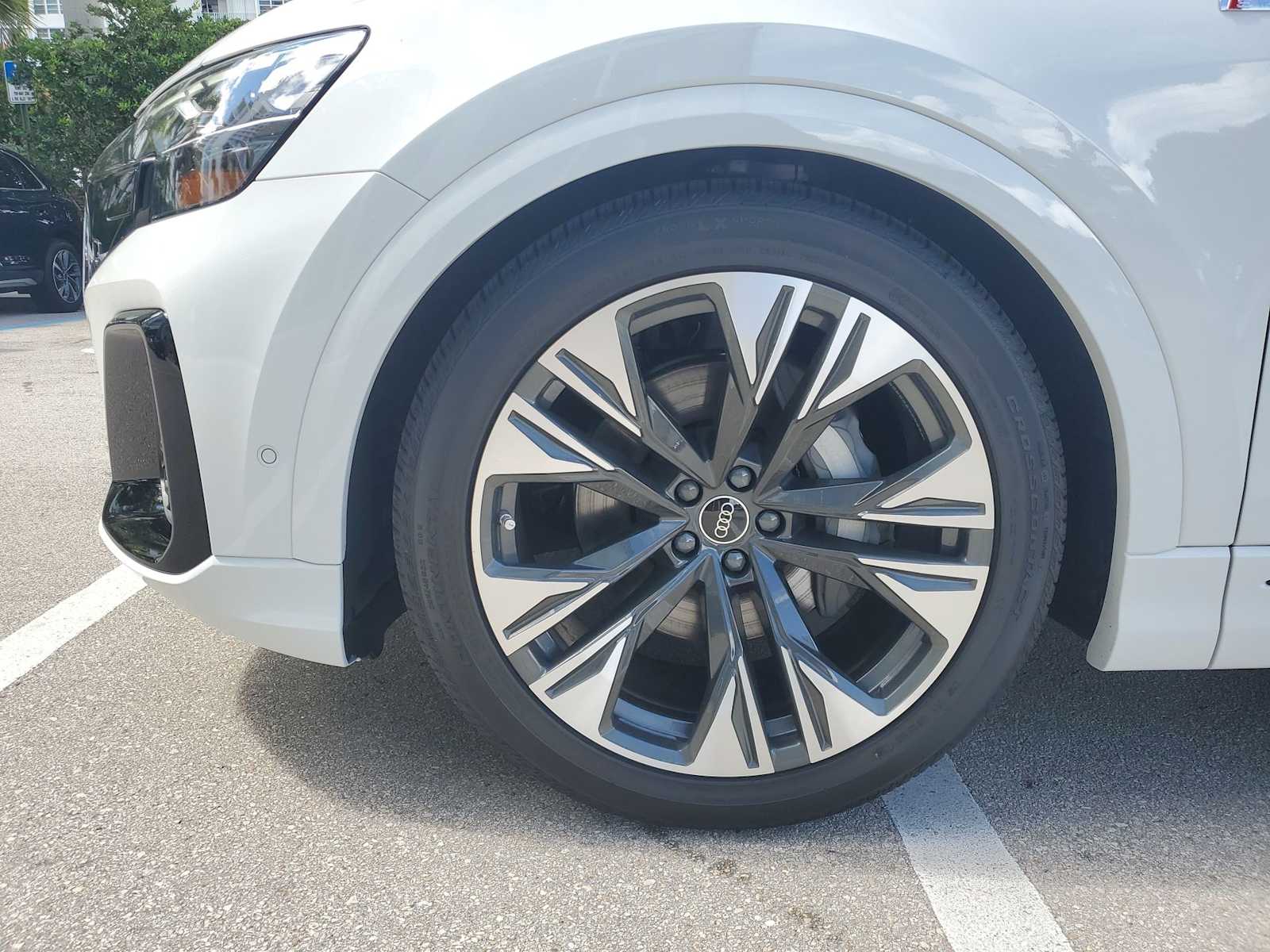 Thumbnail: 2025 Audi Q8 - 10