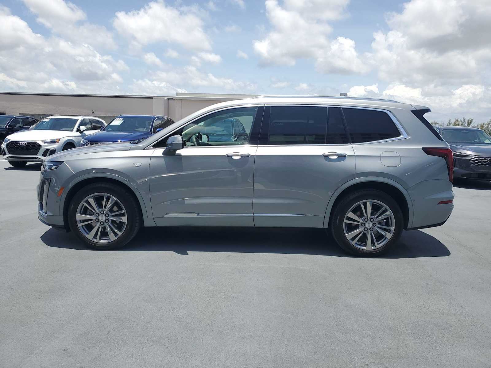 Thumbnail: 2023 Cadillac XT6 - 3
